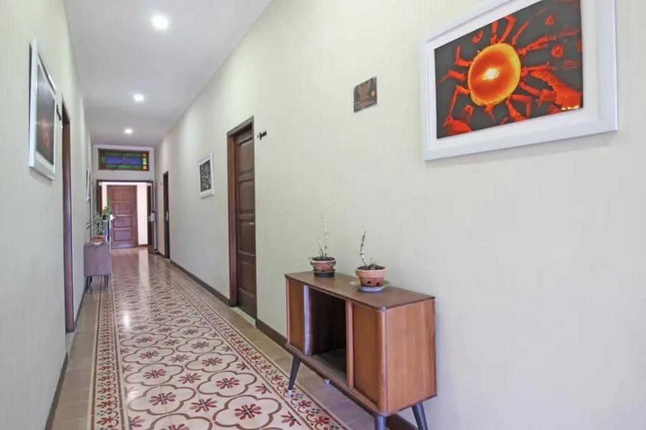 Urbanview Rumah Kandjani Yogyakarta Kejayan Esterno foto