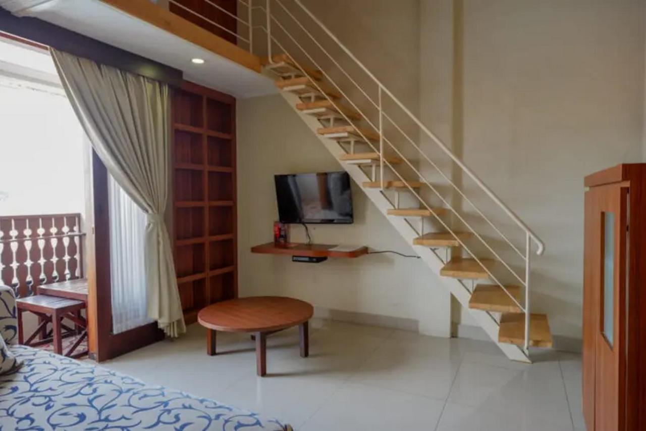 Urbanview Rumah Kandjani Yogyakarta Kejayan Esterno foto