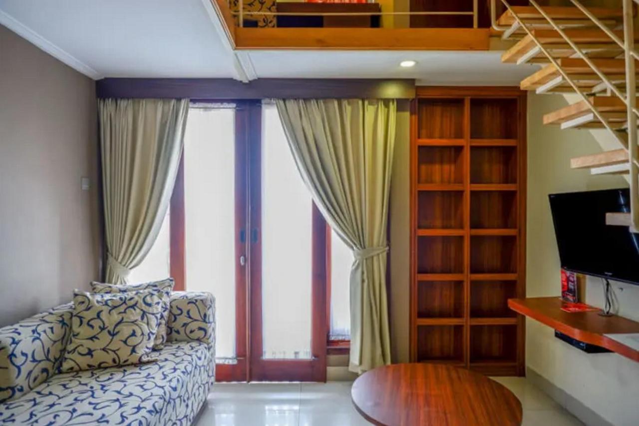 Urbanview Rumah Kandjani Yogyakarta Kejayan Esterno foto