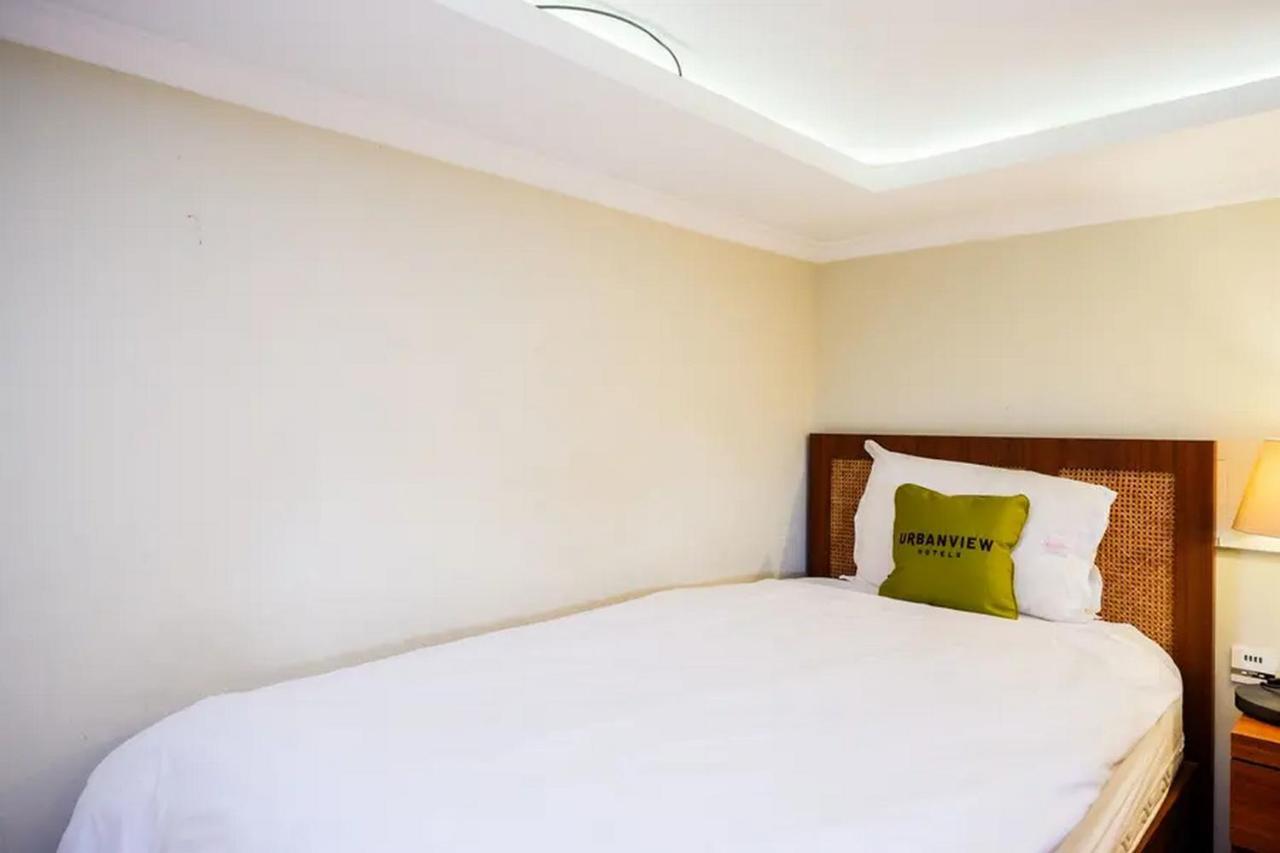 Urbanview Rumah Kandjani Yogyakarta Kejayan Esterno foto