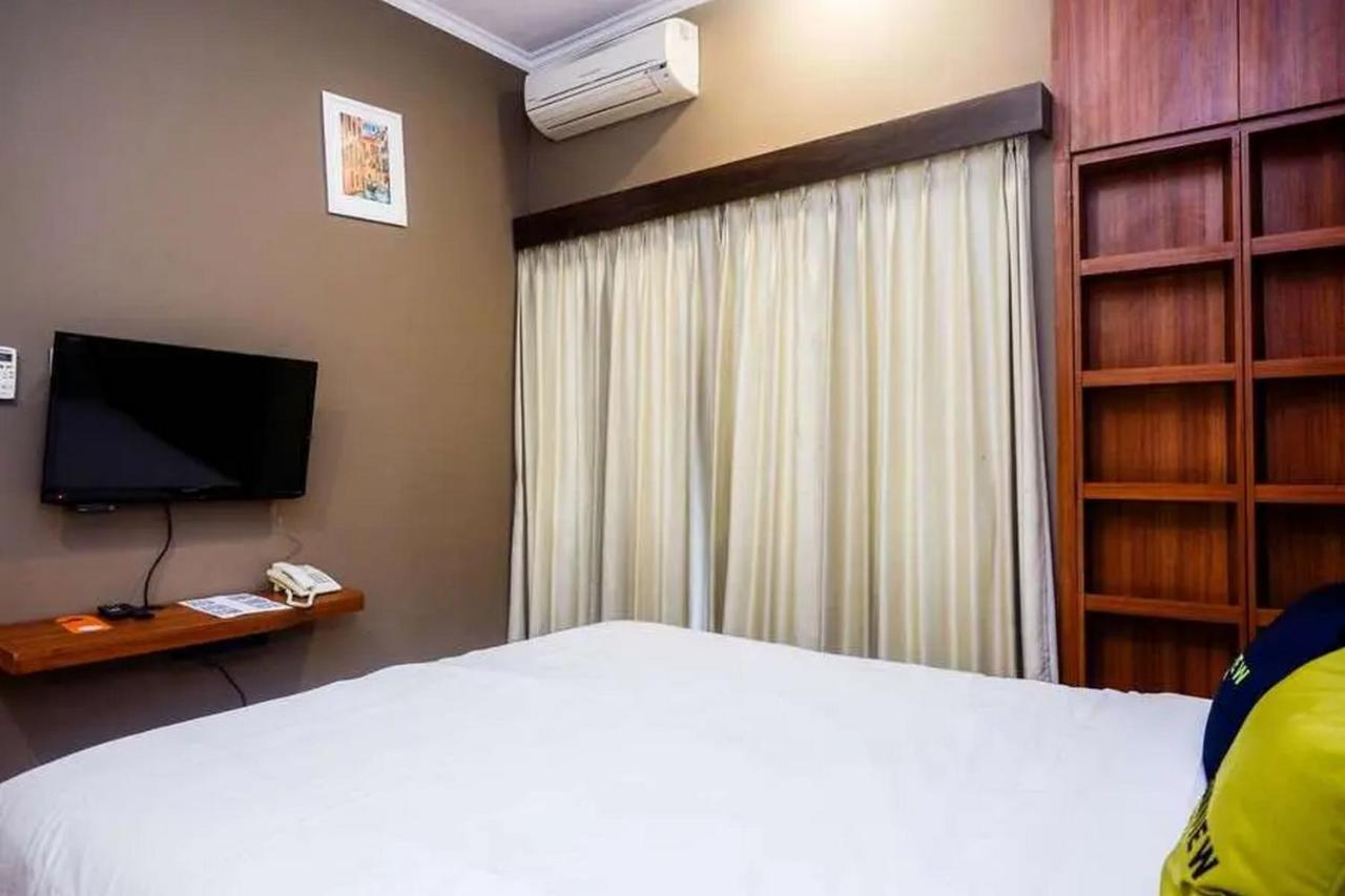 Urbanview Rumah Kandjani Yogyakarta Kejayan Esterno foto